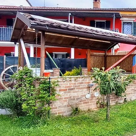 Casa Appartamento Vacanze La Fermata Delle Rondini Castello di Annone Exteriör bild