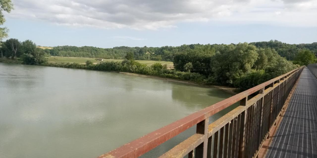 Casa Appartamento Vacanze La Fermata Delle Rondini Castello di Annone Exteriör bild