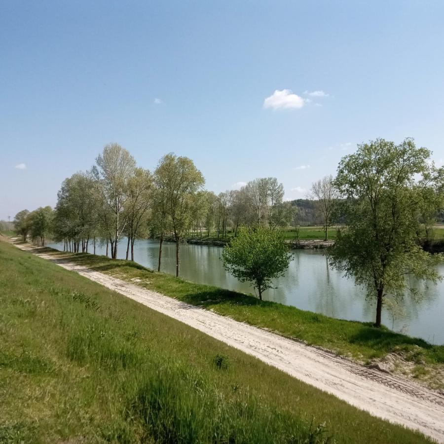 Casa Appartamento Vacanze La Fermata Delle Rondini Castello di Annone Exteriör bild