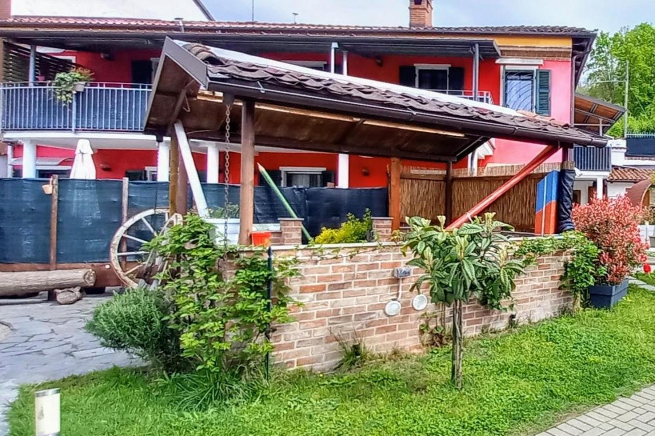 Casa Appartamento Vacanze La Fermata Delle Rondini Castello di Annone Exteriör bild